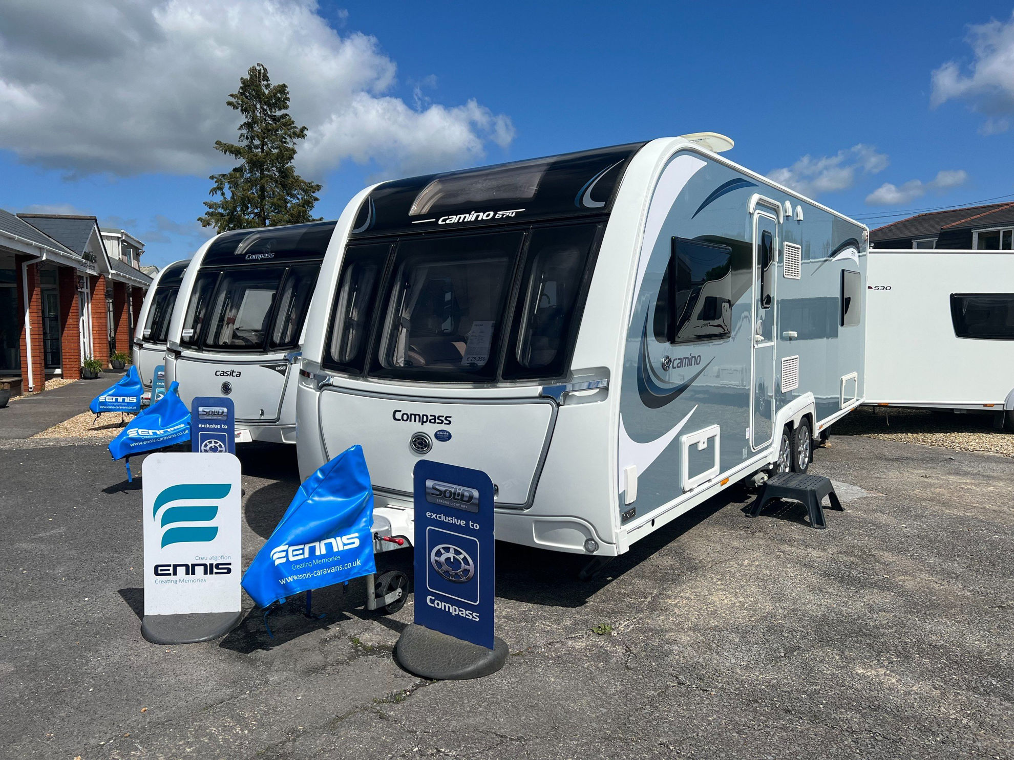 Picture of 2018 Compass Camino 674