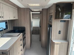Picture of 2018 Compass Camino 674