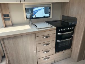 Picture of 2018 Compass Camino 674