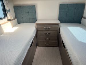 Picture of 2018 Compass Camino 674