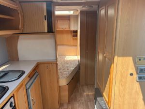 Picture of 2006 Compass Omega 484
