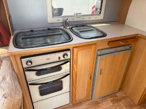Picture of 2006 Compass Omega 484