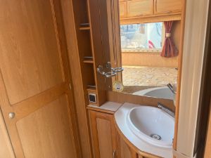 Picture of 2006 Compass Omega 484